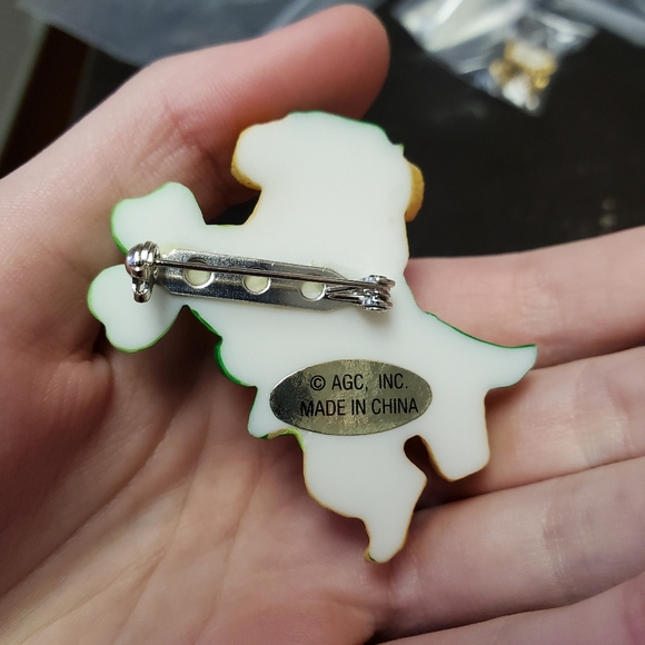 Happy Saint Patrick's day bear pin - Picture 2 of 4